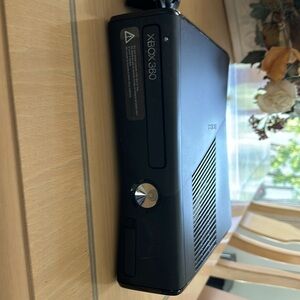 XBOX 360! Control/charger three games